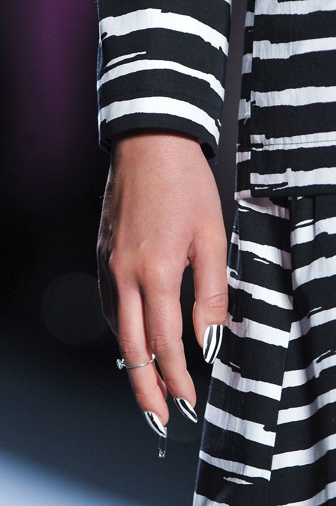 Nails Art, proužky jako trend v manikúře 2014