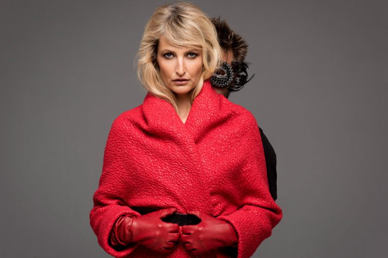 Červený kabát z nové kolekce podzim a zima 2014-2015